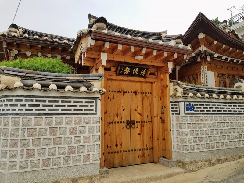 how to get to bukchon hanok village